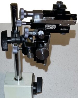 Narishige MMP-333 XYZ precision micromanipulator (left scale) with pivot mechanism and magnetic stand